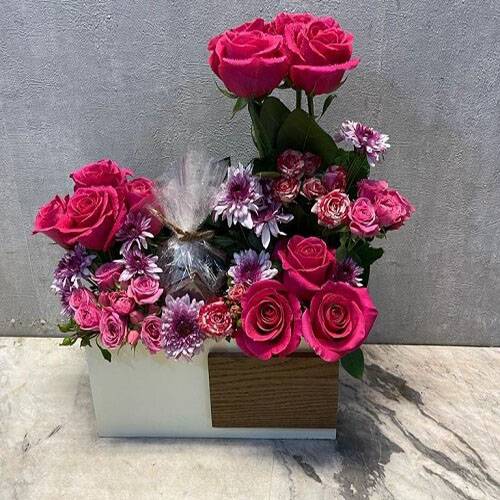 ديكور خشب و مجموعة ورود ملونة مع شوكولاتة وطباعة كارت موديل رقم.RS81