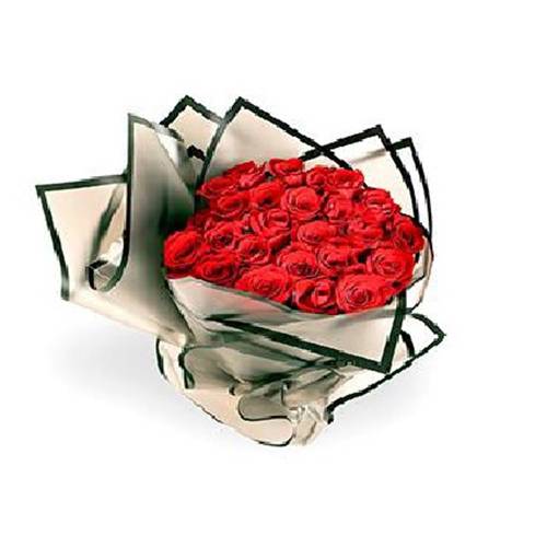 باقة ورد جوري احمر مع التغليف وطباعة كارت موديل رقم.RS-18
