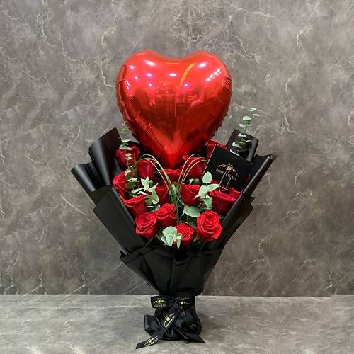 باقة الحب من الورد الجوري المميز مع بالونات و نباتات رقم.4