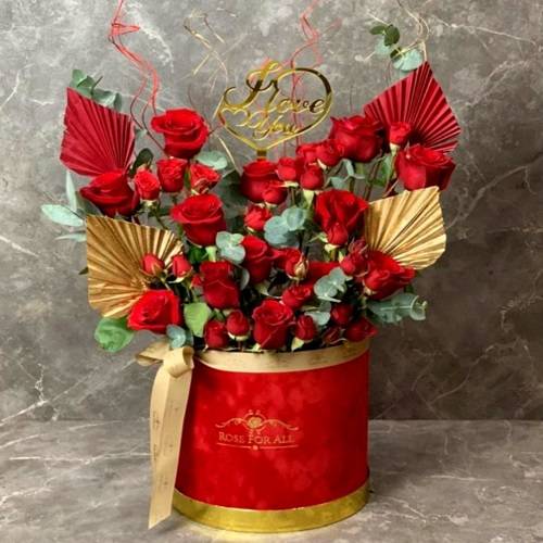 بوكس الحب مزين بالورد الطبيعي رقم.11