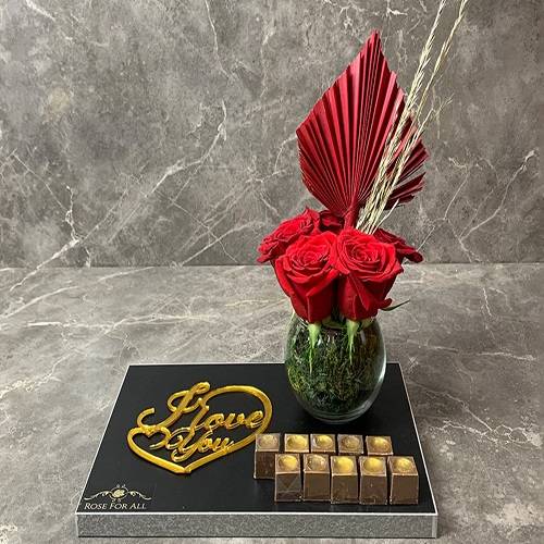 صينية الحب الخشبية مع اكرليك والشوكولاتة الفاخرة وفازة رقم.5