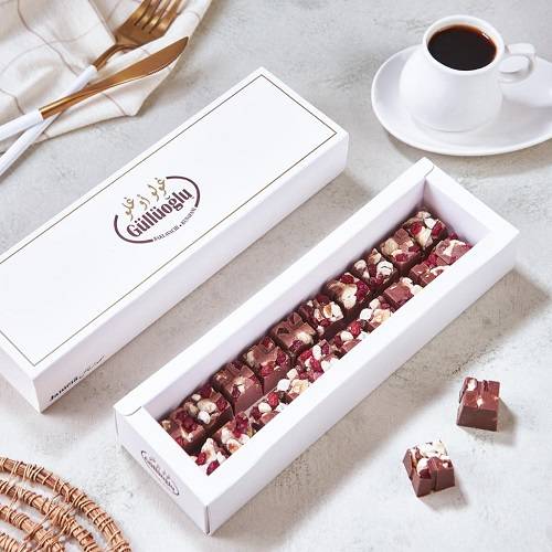 شوكولاتة بلجيكي فاخرة مع الفستق العنتابي والمكسرات