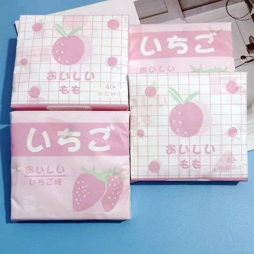 مناشف ورقية بطبعة الفراولة