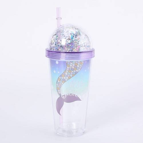 كوب مع ماصة