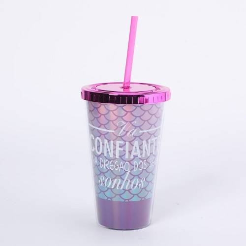 كوب مع ماصة