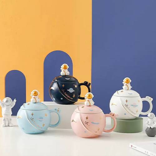 كوب المشروبات الفضائي برسومات الكواكب