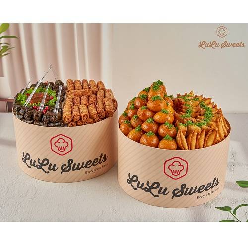 صنيه ورق عنب ومسخن وصنيه لقيمات جبن مع السمبوسه