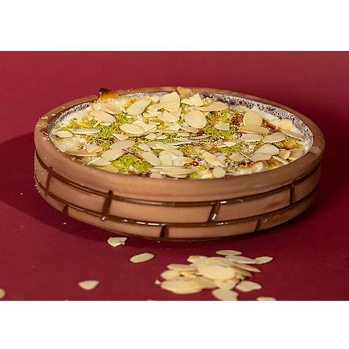 ام علي بالفخار الساخن