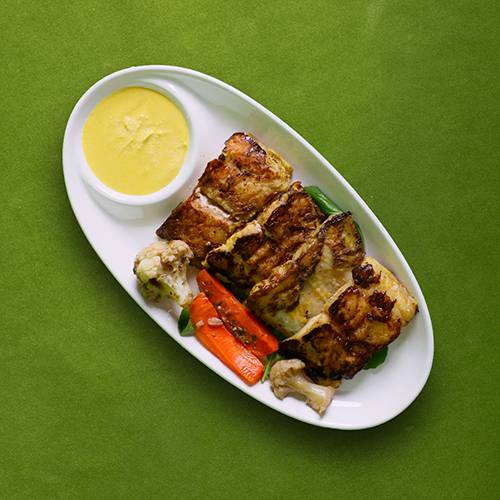 سالمون مشوي بصوص الزبدة والليمون