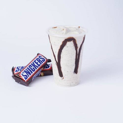 ميلك شيك سنيكرز وسط