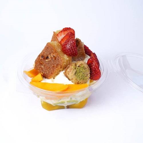 سلطة فواكه القنبلة وسط