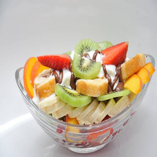 سلطة فواكه الملكي وسط