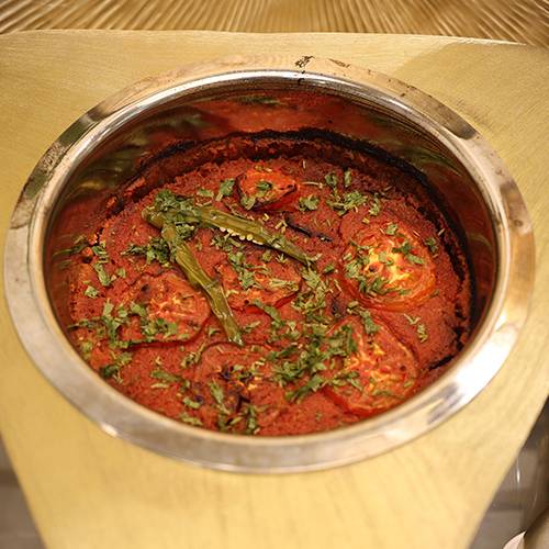 باذنجان بالصلصة واللحم