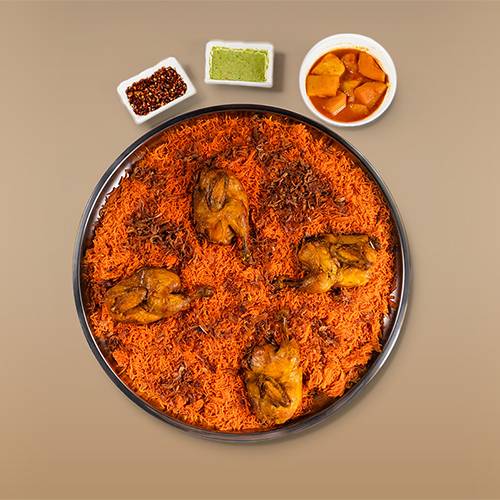 صينية مجبوس دجاج مع عيش احمر