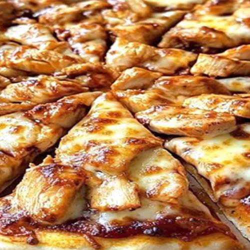 بيتزا الدجاج المشوي بالباربيكيو