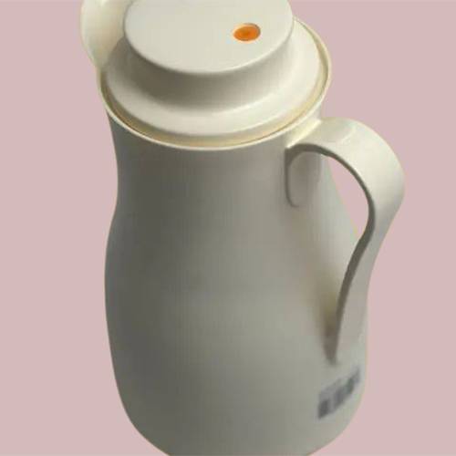 مطارة شاي كرك مع زعفران