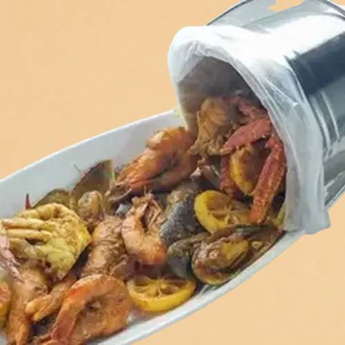 سطل الماكولات البحرية بالصوص الاحمر