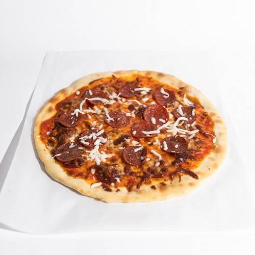 بيتزا بيبروني وسط