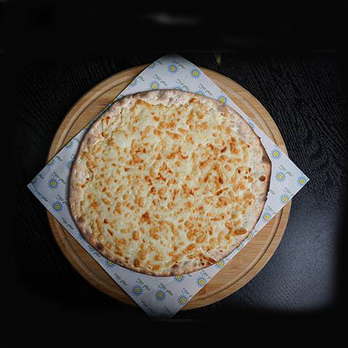 فطيرة عكاوي مع موزاريلا لارج