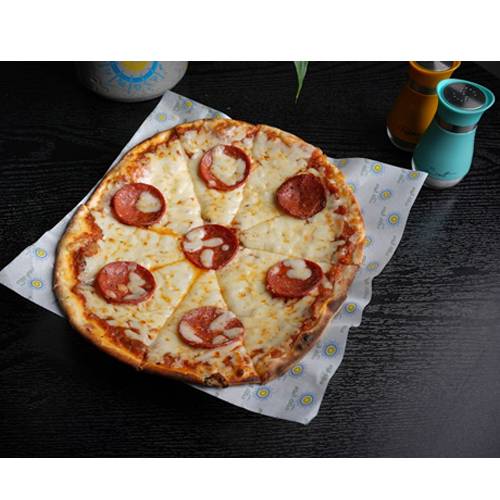 فطيرة سجق مع الجبن