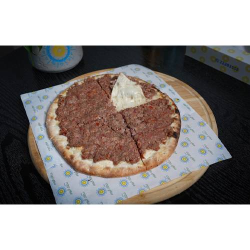 فطيرة لحم مع جبن