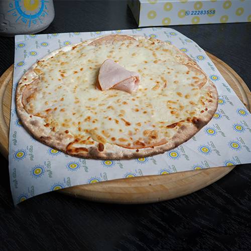 فطيرة مرتديلا تيركي مع الجبن لارج