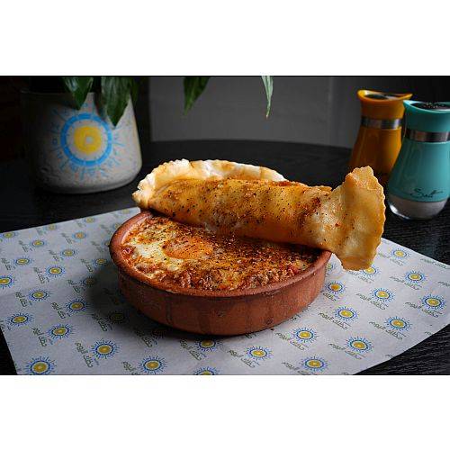 فخار سجق مع بيض بالجبنه