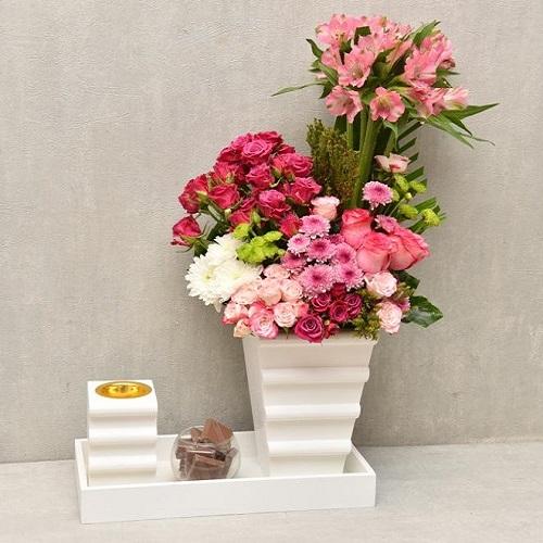 ديكور خشب ابيض مع مبخر وشوكولاتة وطباعة كارت موديل رقم.RS-63