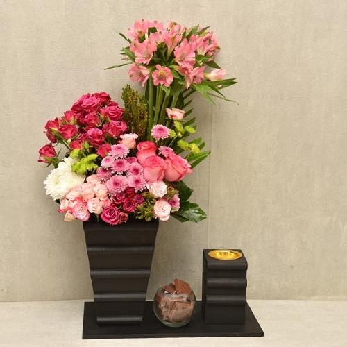 ديكور خشب اسود مع مبخر وشوكولاتة وطباعة كارت موديل رقم.RS-64