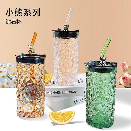 كوب مع غطاء دائري عصري