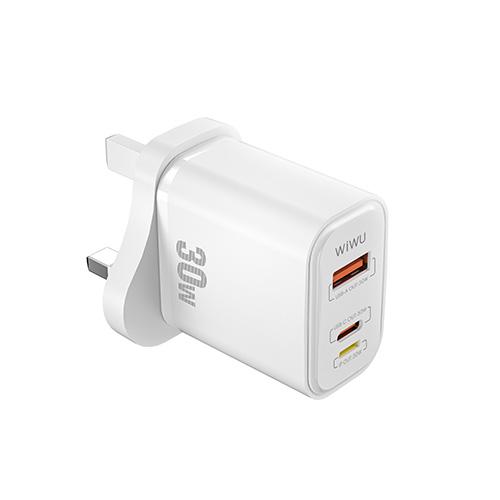 ويوو شاحن بتقنية كربيد السيليكون بقدرة 30واط بتقنيتي باور دليفري وكويك تشارج بمنافذ USB A وType C لايتننج بقابس بريطاني ابيض