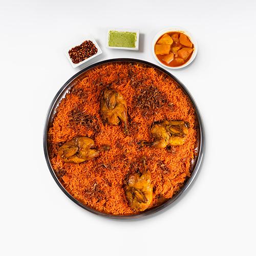 صينية مجبوس دجاج مع عيش احمر