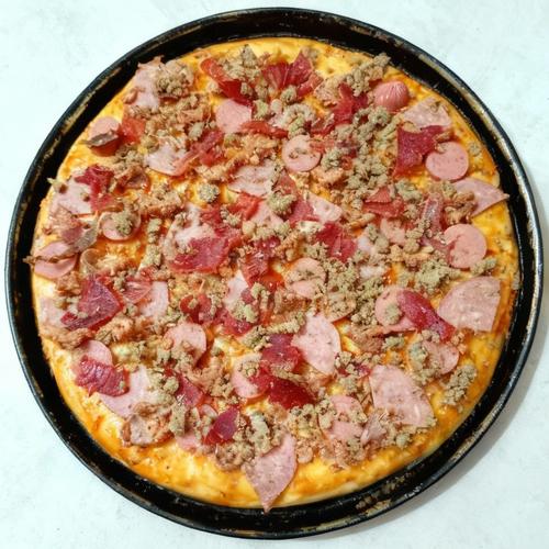 بيتزا مكس لحم