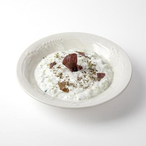 سلطة خيار باللبن