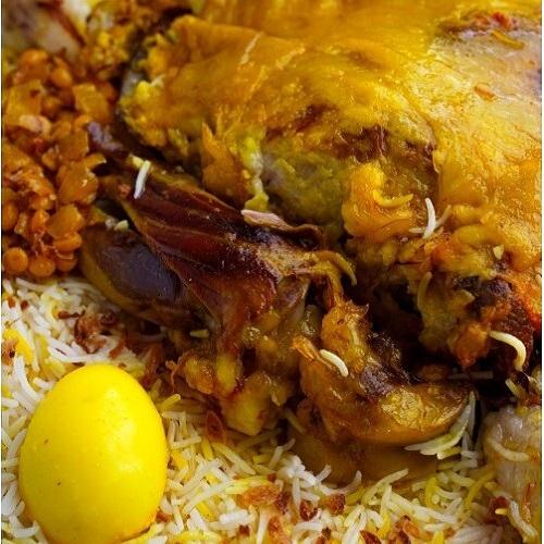 صينية مجبوس لحم عربي مع عيش تكفي من 5الى7اشخاص